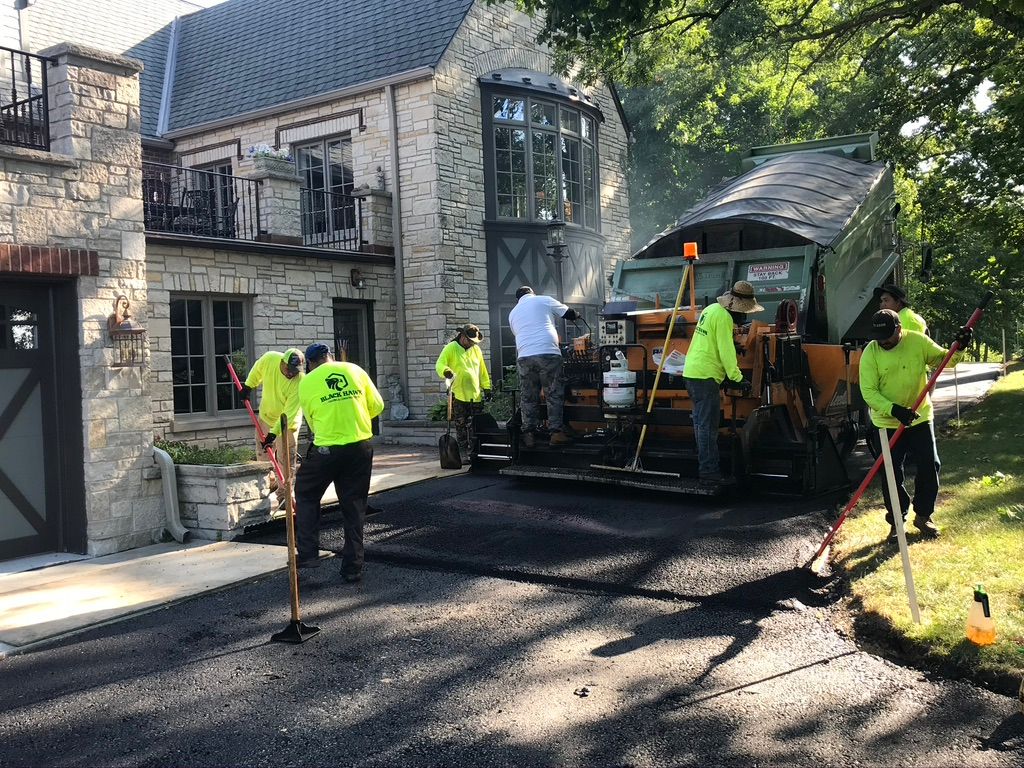 What an HOA Should Look For in an Asphalt Paving Contractor