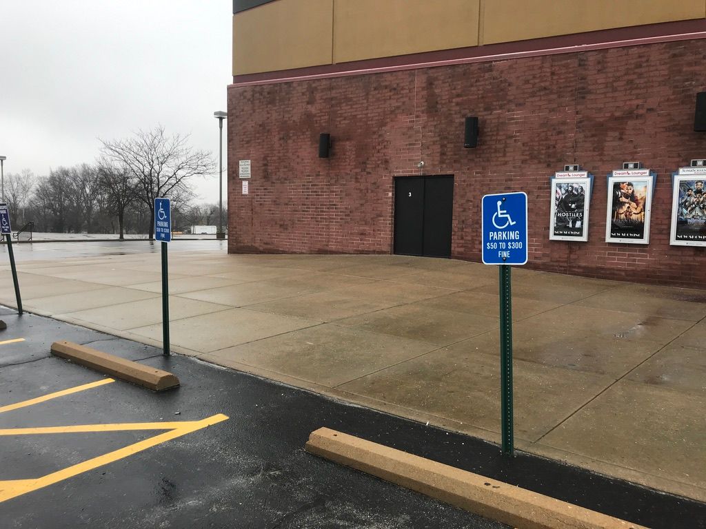 parking lot signage | Chicago | blackhawk paving